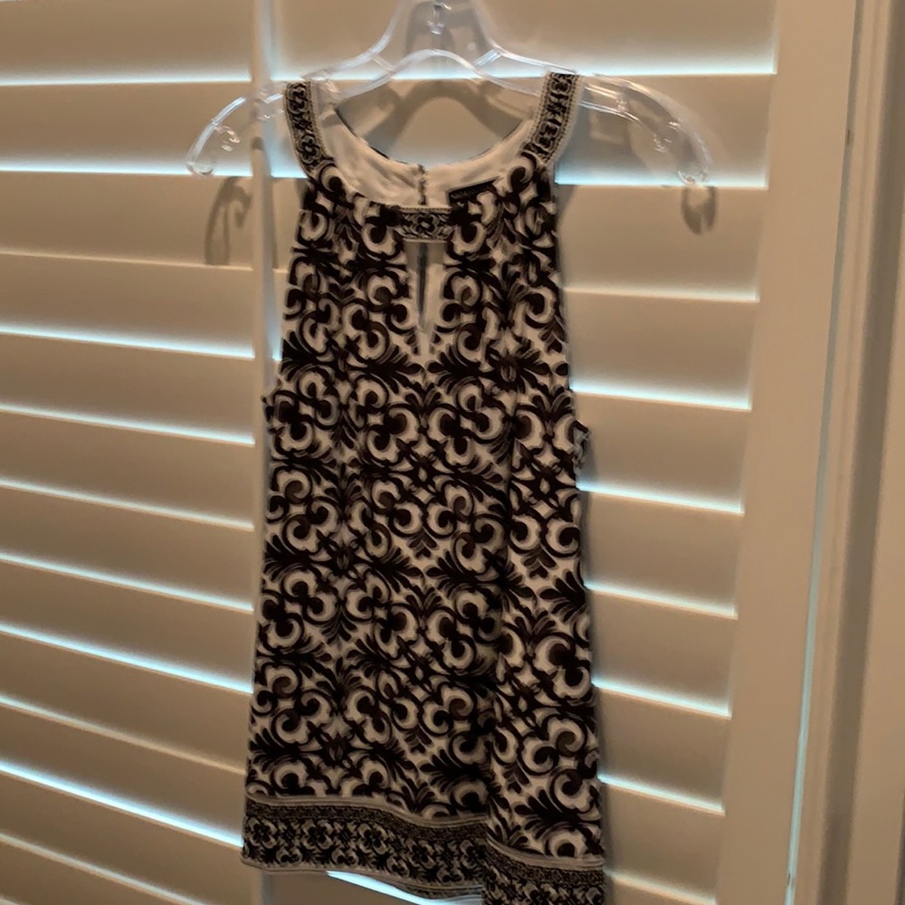 Sleeveless halter type blouse
